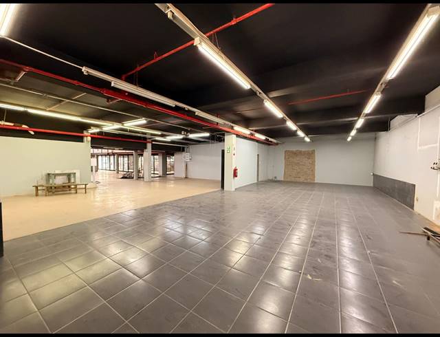 5,980M² BUSINESS CENTRE FOR SALE IN CONGELLA